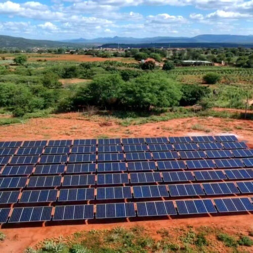 Usina solar instalada em solo