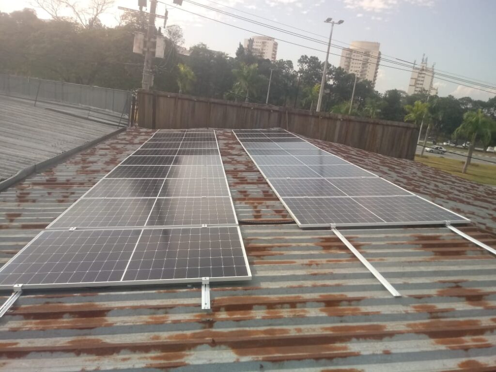 Energia Solar em oficina de caminhões