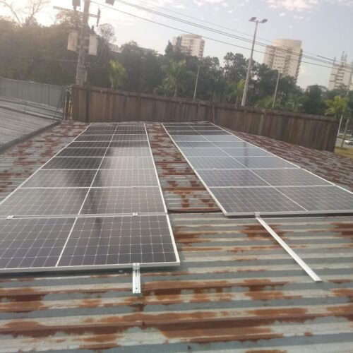 Energia Solar em oficina de caminhões